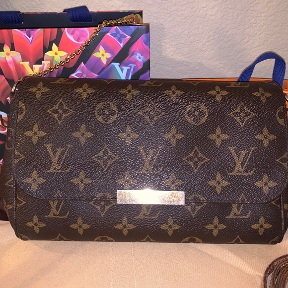 Louis Vuitton Favorite MM Monogram Canvas - Picture 2 of 11